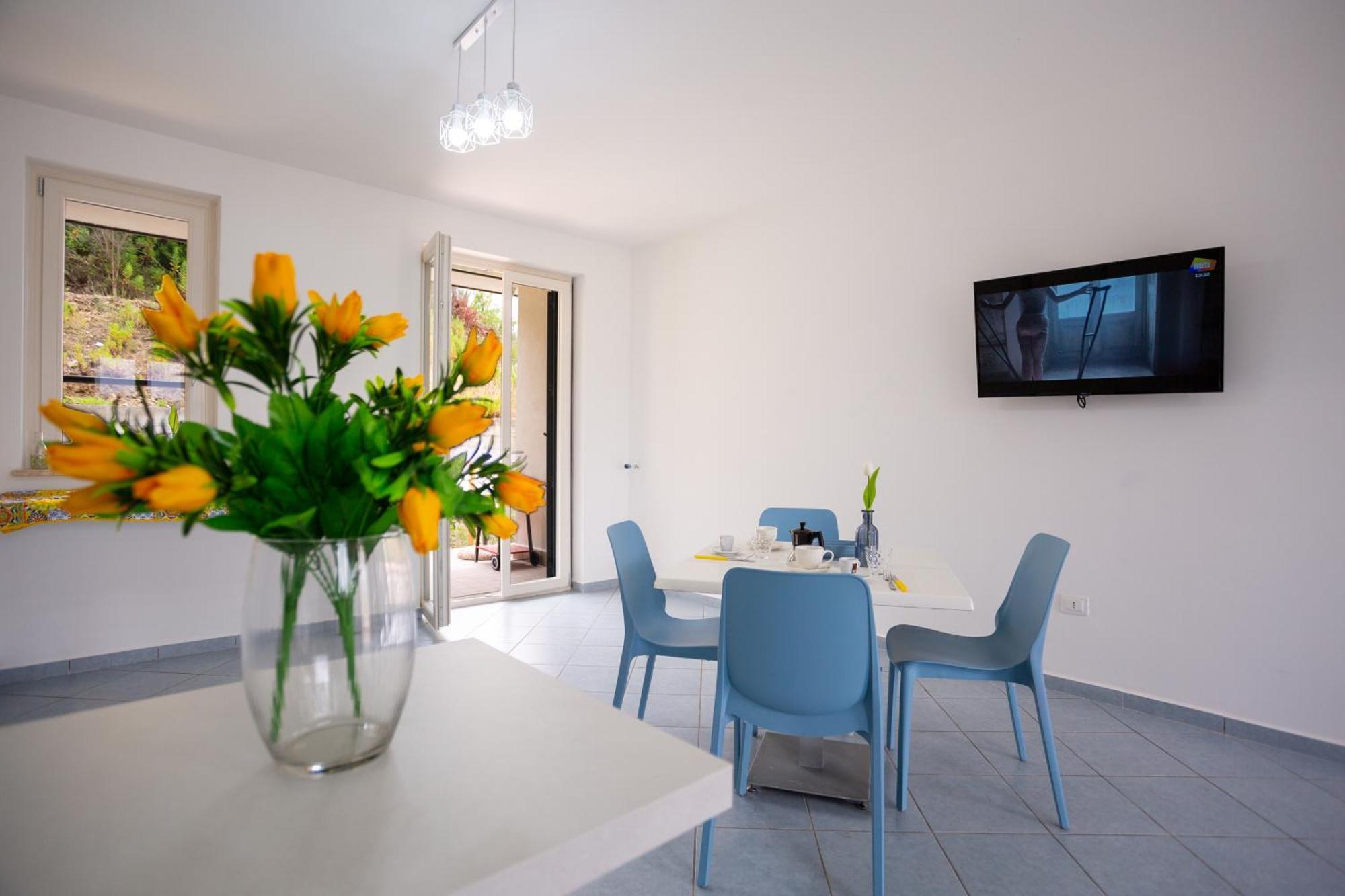 Luna -parking-garden -view - Wifi- Villa Ascea
